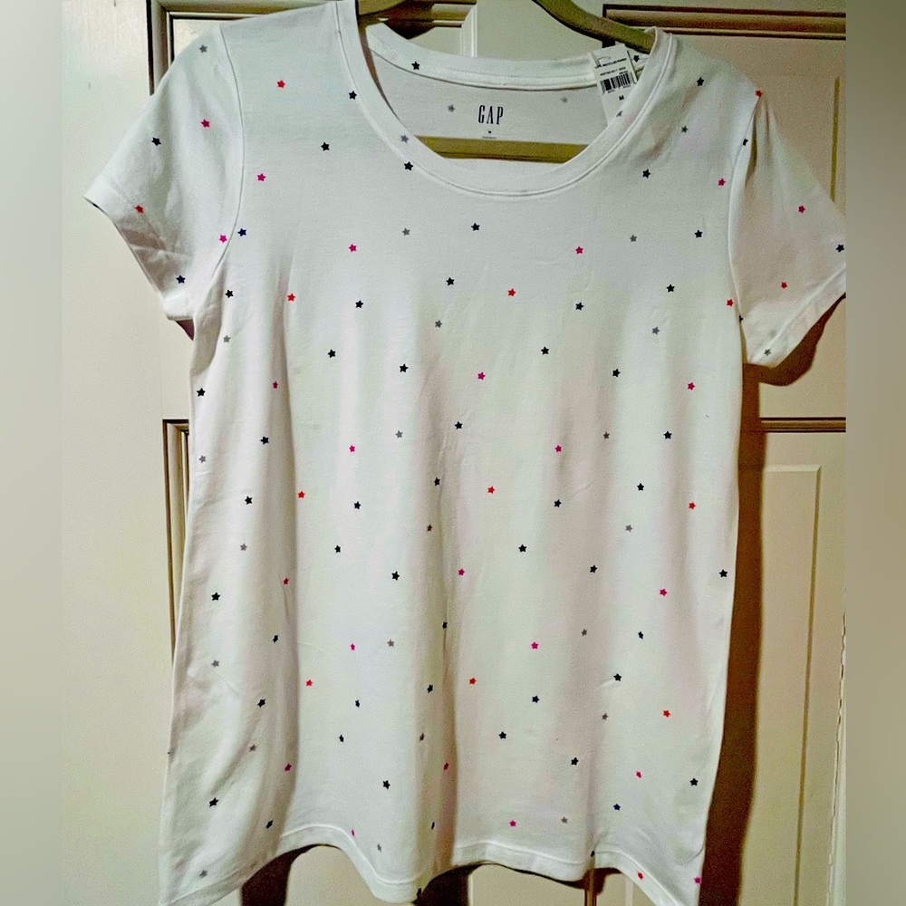 NWT Women’s GAP short sleeve Tee